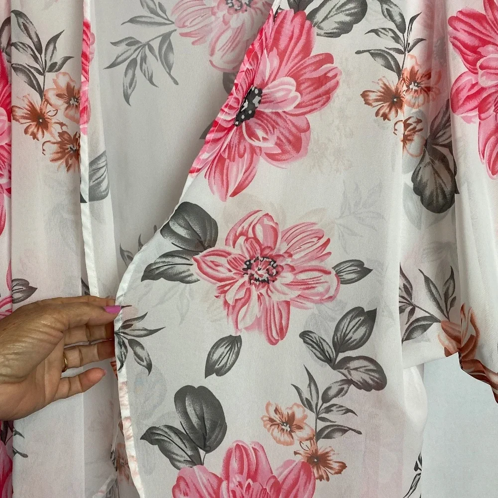 💙5/ $15 Womenʻs Pink and White Lightweight Floral Kimono | Cardigan OS